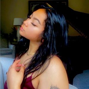 Meet your Posher, Alicia